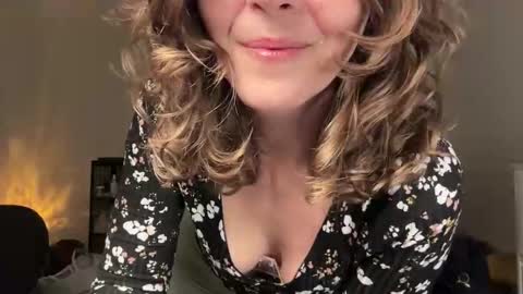 Leah Sparkles online show from April 2026 03:02:01 AM
