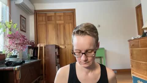 Snapshot of leahwilde chatting on February 2025 03:43:01 PM Lee online show from February 2025 03:43:01 PM