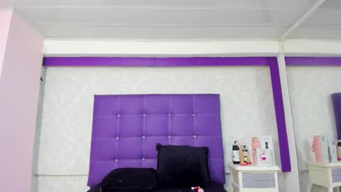 leamoreau__ online show from October 2025 12:17:01 PM