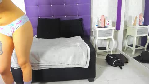 leamoreau__ online show from November 2025 11:10:01 AM