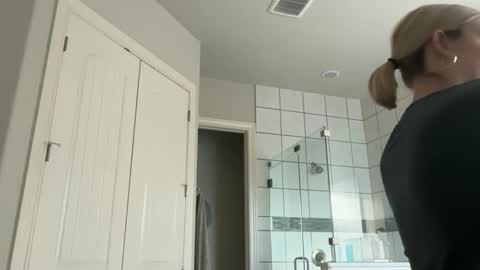 leanneluxecouple online show from September 2025 01:21:01 PM