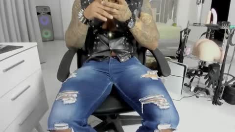 leather_king_of_bitches online show from May 2026 10:33:02 AM