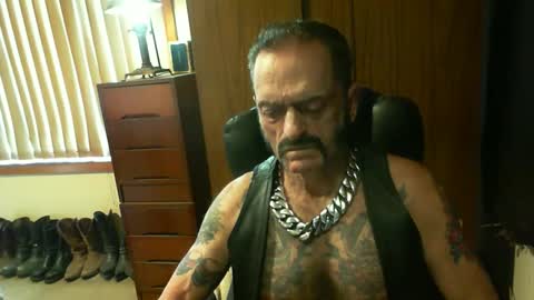 Snapshot of leathergreaser chatting on December 2024 06:31:02 AM leathergreaser online show from December 2024 06:31:02 AM