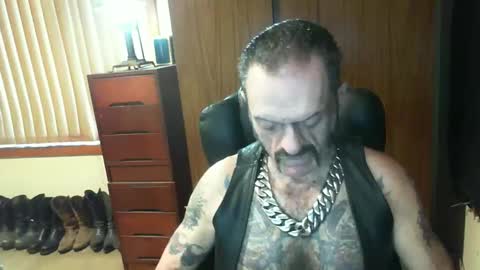 Snapshot of leathergreaser chatting on December 2024 07:43:01 PM leathergreaser online show from December 2024 07:43:01 PM