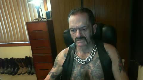 Snapshot of leathergreaser chatting on December 2024 08:23:02 AM leathergreaser online show from December 2024 08:23:02 AM