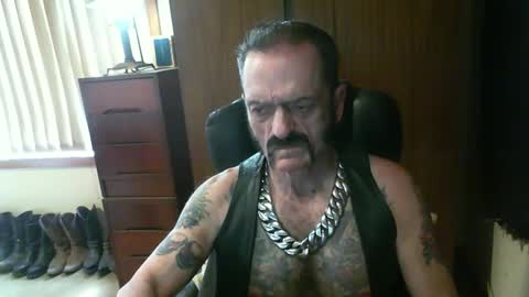 Snapshot of leathergreaser chatting on December 2024 04:09:02 AM leathergreaser online show from December 2024 04:09:02 AM