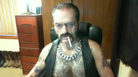 Snapshot of leathergreaser chatting on January 2025 07:08:01 PM leathergreaser online show from January 2025 07:08:01 PM