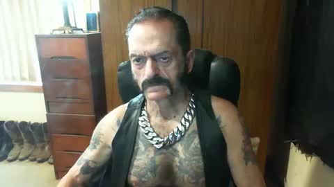 Snapshot of leathergreaser chatting on January 2025 11:18:02 PM leathergreaser online show from January 2025 11:18:02 PM