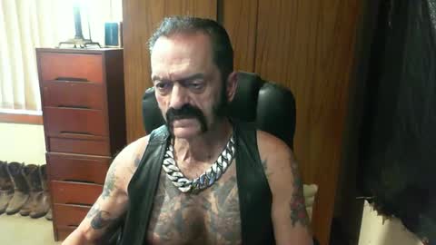 Snapshot of leathergreaser chatting on January 2025 12:09:01 AM leathergreaser online show from January 2025 12:09:01 AM