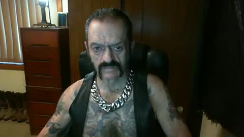 Snapshot of leathergreaser chatting on January 2025 07:26:01 PM leathergreaser online show from January 2025 07:26:01 PM