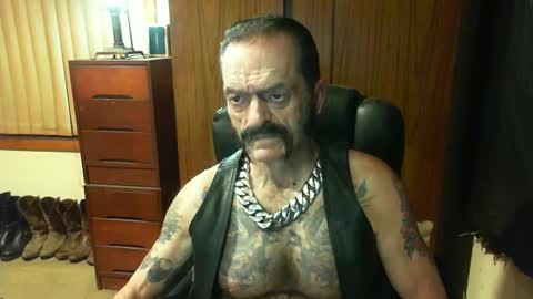 Snapshot of leathergreaser chatting on January 2025 06:06:01 PM leathergreaser online show from January 2025 06:06:01 PM