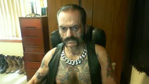 Snapshot of leathergreaser chatting on January 2025 03:37:01 AM leathergreaser online show from January 2025 03:37:01 AM