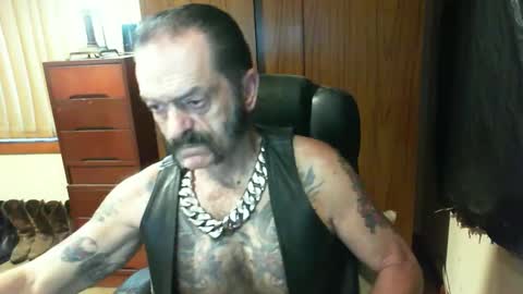 Snapshot of leathergreaser chatting on February 2025 07:25:01 PM leathergreaser online show from February 2025 07:25:01 PM