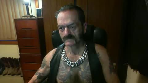 Snapshot of leathergreaser chatting on February 2025 07:23:01 PM leathergreaser online show from February 2025 07:23:01 PM