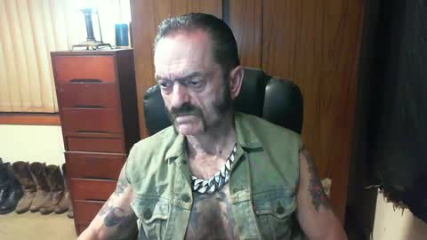 Snapshot of leathergreaser chatting on February 2025 06:59:01 PM leathergreaser online show from February 2025 06:59:01 PM