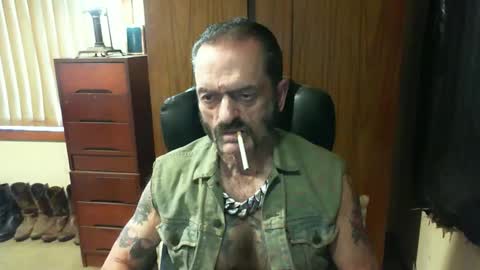 Snapshot of leathergreaser chatting on February 2025 10:53:01 PM leathergreaser online show from February 2025 10:53:01 PM