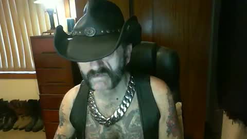 Snapshot of leathergreaser chatting on September 2025 08:41:02 PM leathergreaser online show from September 2025 08:41:02 PM