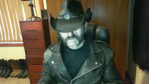 Snapshot of leathergreaser chatting on September 2025 08:32:02 PM leathergreaser online show from September 2025 08:32:02 PM