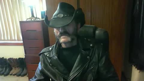 Snapshot of leathergreaser chatting on September 2025 01:09:02 AM leathergreaser online show from September 2025 01:09:02 AM
