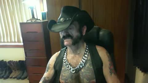 Snapshot of leathergreaser chatting on September 2025 12:15:01 AM leathergreaser online show from September 2025 12:15:01 AM