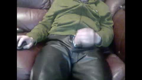 leatherpants68 online show from October 2025 10:42:01 PM