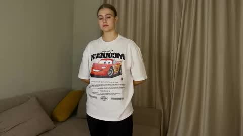 Snapshot of leecapella chatting on October 2025 10:49:02 AM Lina online show from October 2025 10:49:02 AM