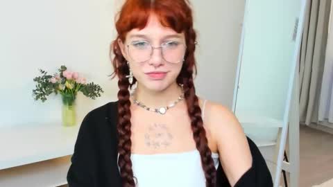 Snapshot of leelooyolo chatting on November 2025 10:35:02 AM leelooyolo online show from November 2025 10:35:02 AM