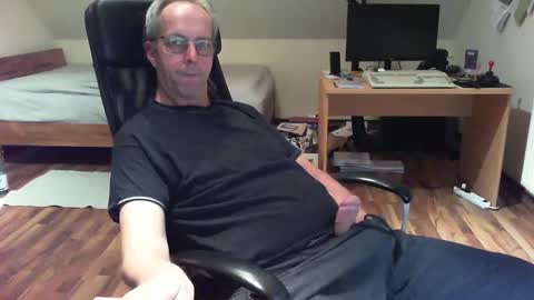 Snapshot of lefti27 chatting on December 2024 04:28:01 PM Dave online show from December 2024 04:28:01 PM