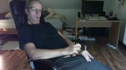 Snapshot of lefti27 chatting on December 2024 10:40:01 PM Dave online show from December 2024 10:40:01 PM