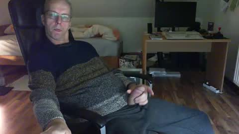 Snapshot of lefti27 chatting on December 2024 11:03:01 PM Dave online show from December 2024 11:03:01 PM