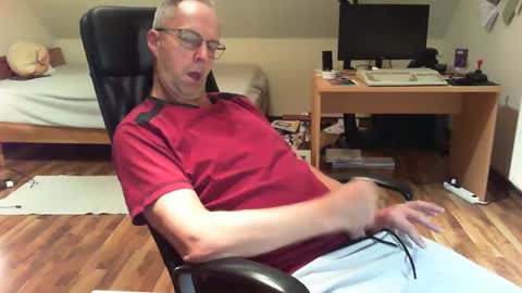 Snapshot of lefti27 chatting on December 2024 12:18:01 AM Dave online show from December 2024 12:18:01 AM