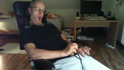 Snapshot of lefti27 chatting on December 2024 10:52:01 PM Dave online show from December 2024 10:52:01 PM