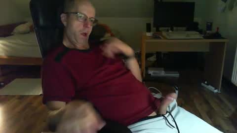 Snapshot of lefti27 chatting on December 2024 11:10:02 PM Dave online show from December 2024 11:10:02 PM