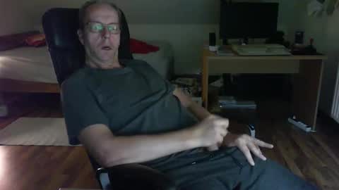 Snapshot of lefti27 chatting on December 2024 12:39:02 AM Dave online show from December 2024 12:39:02 AM