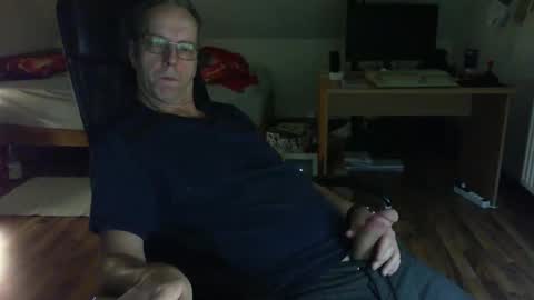 Snapshot of lefti27 chatting on December 2024 11:17:02 PM Dave online show from December 2024 11:17:02 PM