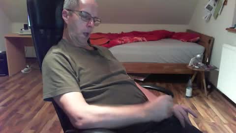 Snapshot of lefti27 chatting on December 2024 12:30:02 AM Dave online show from December 2024 12:30:02 AM