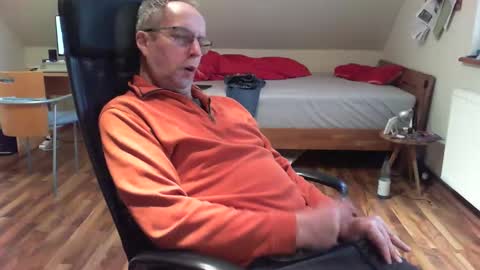 Snapshot of lefti27 chatting on December 2024 12:23:02 PM Dave online show from December 2024 12:23:02 PM