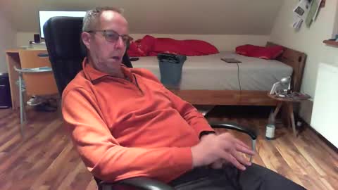 Snapshot of lefti27 chatting on December 2024 03:57:01 PM Dave online show from December 2024 03:57:01 PM