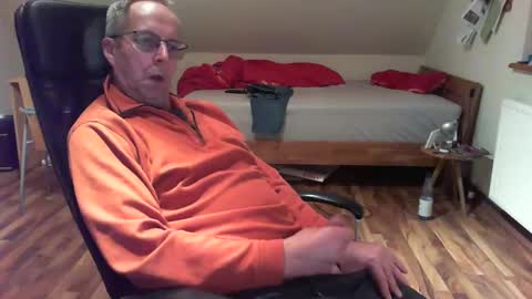 Snapshot of lefti27 chatting on December 2024 07:00:02 PM Dave online show from December 2024 07:00:02 PM