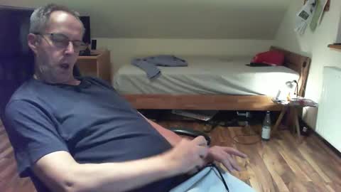 Snapshot of lefti27 chatting on January 2025 01:42:01 AM Dave online show from January 2025 01:42:01 AM