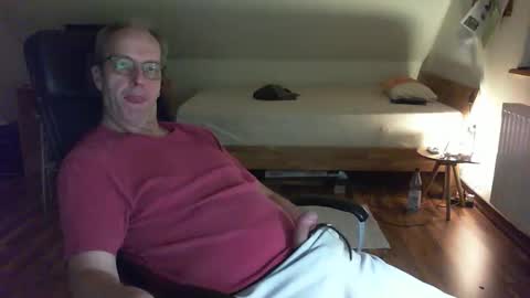 Snapshot of lefti27 chatting on January 2025 11:39:02 PM Dave online show from January 2025 11:39:02 PM