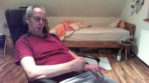 Snapshot of lefti27 chatting on January 2025 09:41:01 PM Dave online show from January 2025 09:41:01 PM