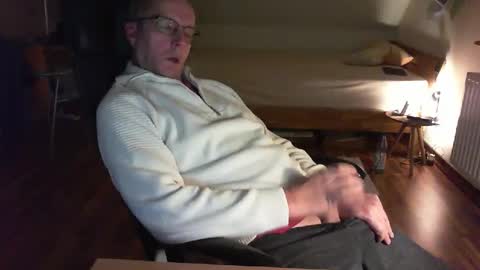 Snapshot of lefti27 chatting on January 2025 12:06:01 AM Dave online show from January 2025 12:06:01 AM