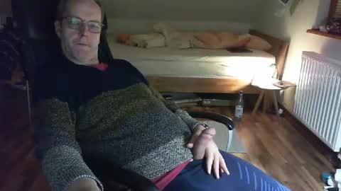 Snapshot of lefti27 chatting on February 2025 10:21:02 PM Dave online show from February 2025 10:21:02 PM