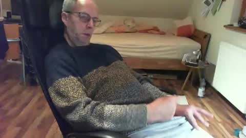 Snapshot of lefti27 chatting on February 2025 10:54:01 PM Dave online show from February 2025 10:54:01 PM