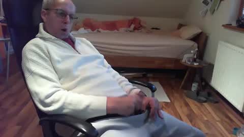 Snapshot of lefti27 chatting on February 2025 04:21:02 PM Dave online show from February 2025 04:21:02 PM