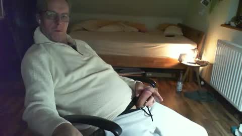 Snapshot of lefti27 chatting on February 2025 11:54:01 PM Dave online show from February 2025 11:54:01 PM