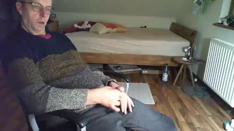 Snapshot of lefti27 chatting on February 2025 05:07:01 PM Dave online show from February 2025 05:07:01 PM