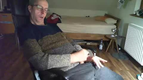 Snapshot of lefti27 chatting on February 2025 06:20:01 PM Dave online show from February 2025 06:20:01 PM