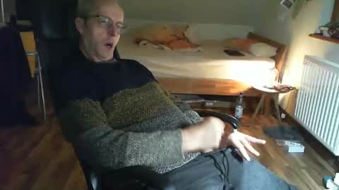 Snapshot of lefti27 chatting on February 2025 11:01:01 PM Dave online show from February 2025 11:01:01 PM